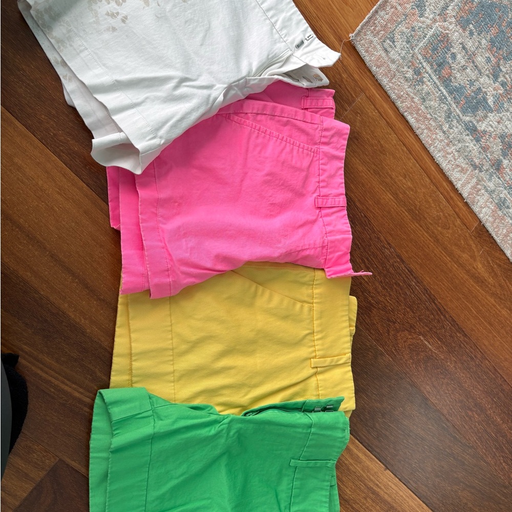 New York & Company Vibrant Green Women's Cargo Shorts - Picture 4 of 4